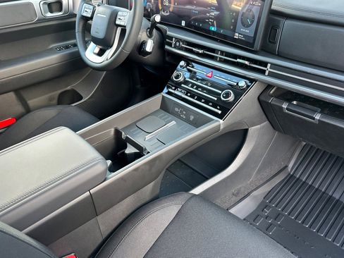 Used 2025 Hyundai Santa Fe SE image 15