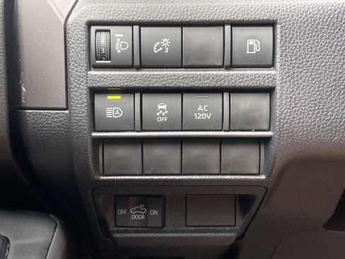 Used 2025 Toyota Tacoma TRD Off-Road AWD/4WD image 29