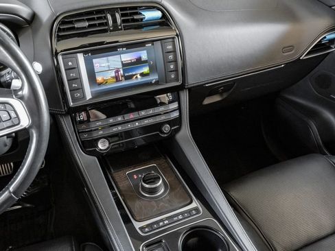 Used 2017 Jaguar F-PACE S image 33
