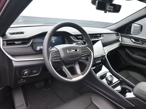 New 2025 Jeep Grand Cherokee L Limited w/ Luxury Tech Group II RWD image 33