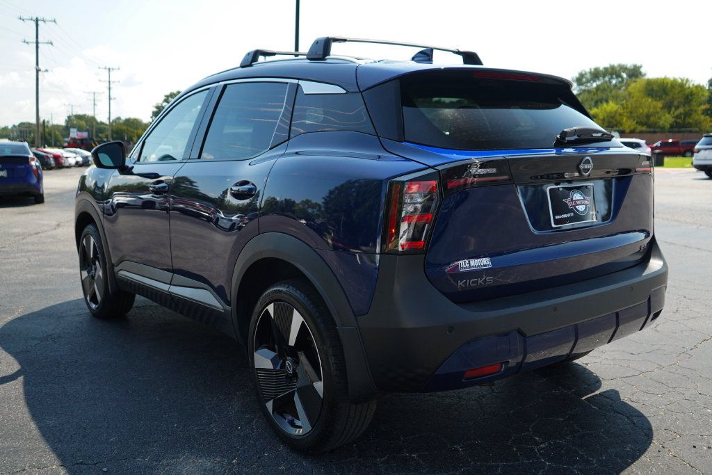 Used 2025 Nissan Kicks SR FWD image 3