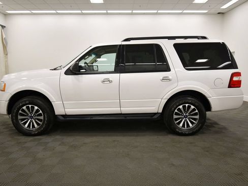 Used 2017 Ford Expedition XLT w/ Equipment Group 202A AWD/4WD image 4