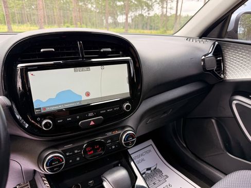 Used 2022 Kia Soul X-Line FWD image 16