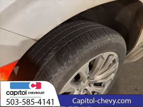 Used 2024 GMC Yukon XL Denali w/ Advanced Technology Package image 14