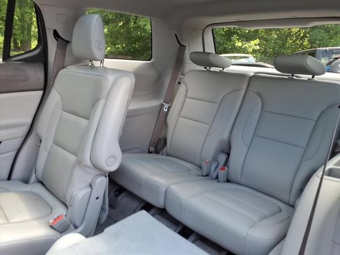 Used 2018 GMC Acadia SLT AWD/4WD image 16