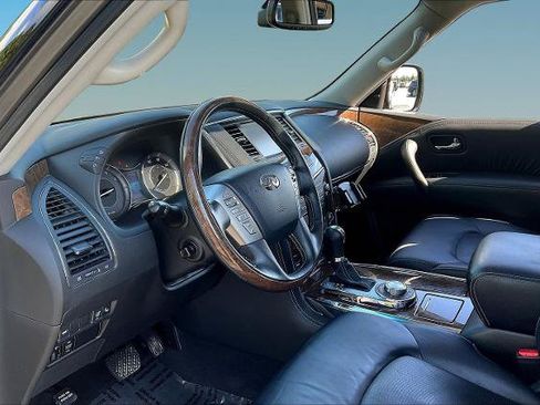 Certified 2017 INFINITI QX80 4WD w/ Driver Assistance Package image 16