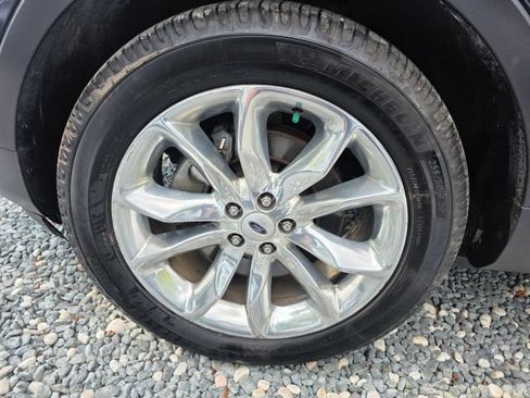 Used 2015 Ford Explorer XLT w/ Equipment Group 202A AWD/4WD image 9