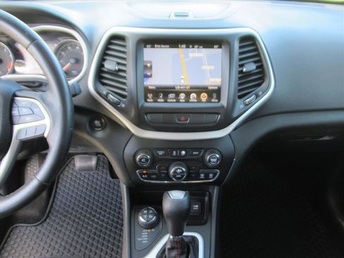 Used 2015 Jeep Cherokee Trailhawk w/ Comfort/Convenience Group image 21