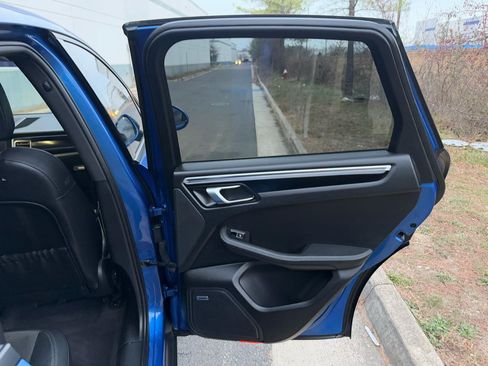 Used 2018 Porsche Macan AWD/4WD image 27