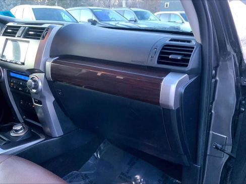 Used 2014 Toyota 4Runner Limited image 19