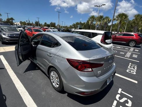 Used 2020 Hyundai Elantra SE w/ Cargo Package (C1) FWD image 10