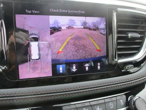 Used 2020 Chrysler Pacifica Limited FWD image 21