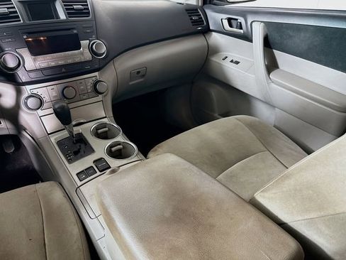 Used 2011 Toyota Highlander 4WD w/ Tech Pkg image 21