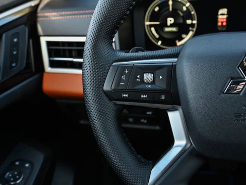 New 2025 Mitsubishi Outlander SEL image 21