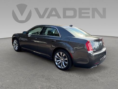 Used 2019 Chrysler 300 Touring w/ Chrome Appearance Package image 25