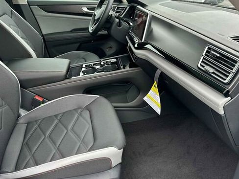 New 2024 Volkswagen Atlas Peak Edition SEL image 16