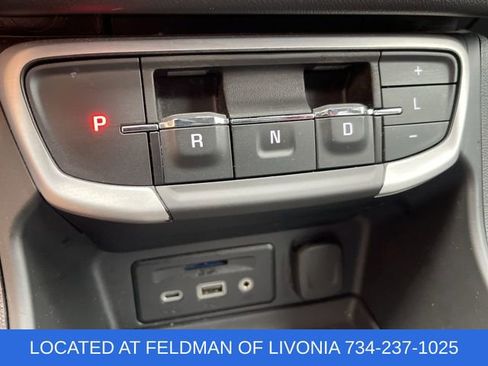 Used 2024 GMC Terrain SLT image 15