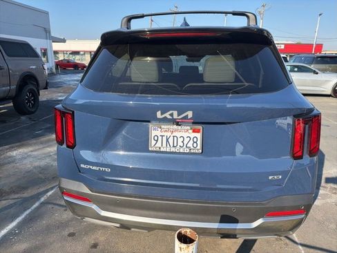 Used 2024 Kia Sorento S w/ Panoramic Sunroof Package image 6