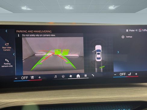 Used 2026 BMW 330i Sedan w/ Convenience Package RWD image 20