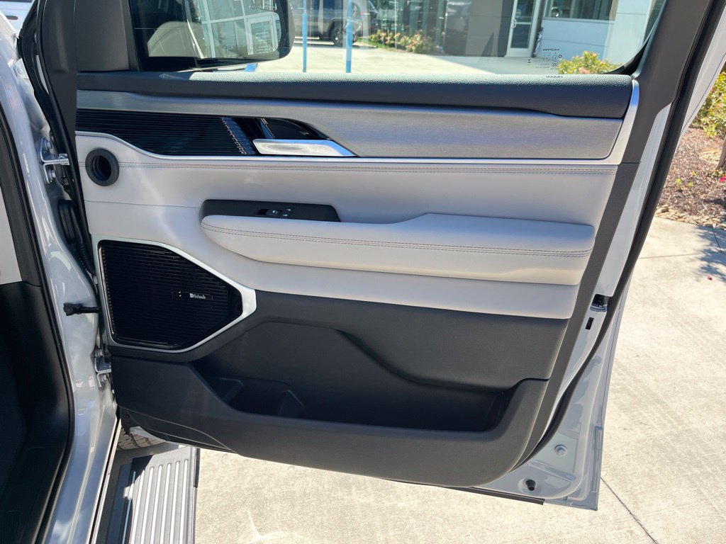 New 2027 Jeep Grand Wagoneer Limited AWD/4WD image 30