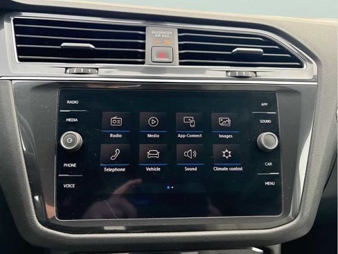 Certified 2020 Volkswagen Tiguan SE image 14