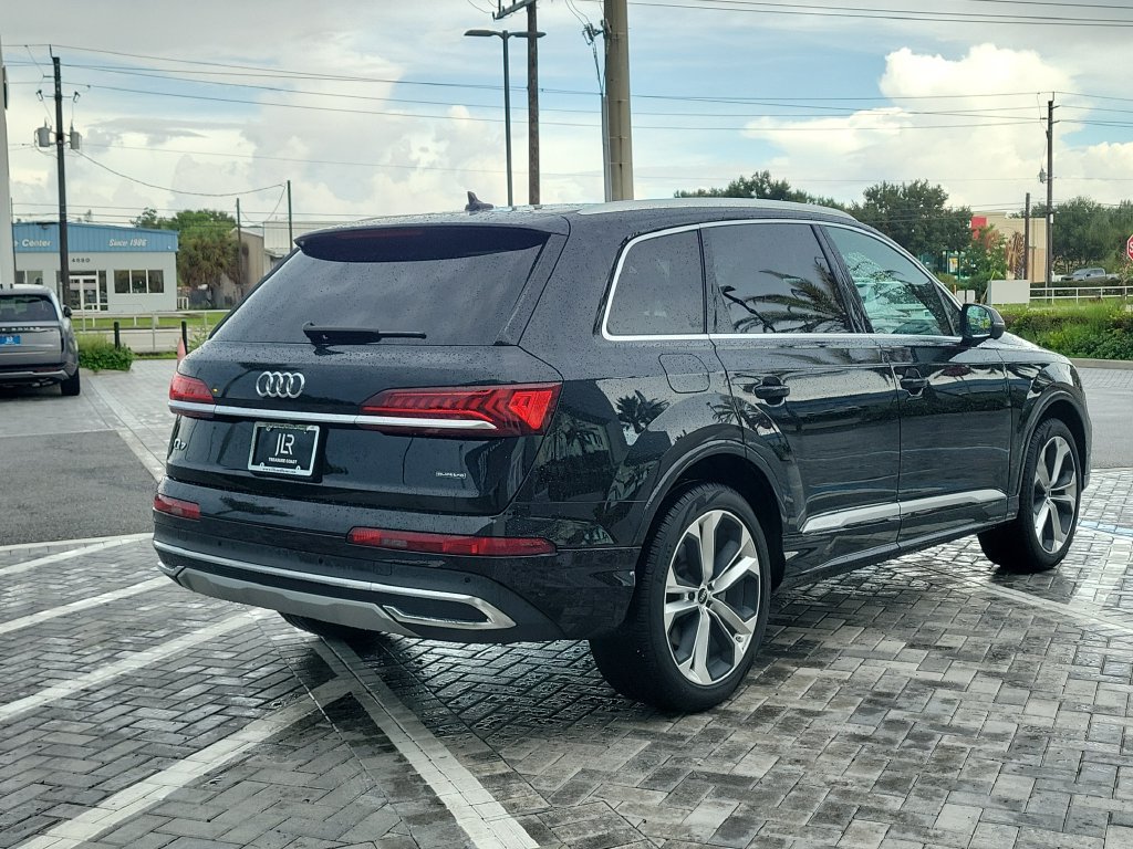 Used 2022 Audi Q7 3.0T Premium Plus w/ Premium Plus Package AWD/4WD image 5