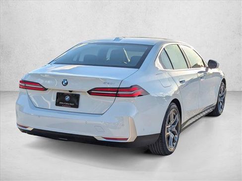 New 2027 BMW 530i RWD image 2