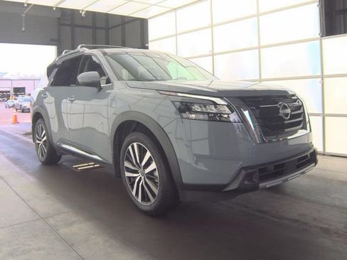 Certified 2025 Nissan Pathfinder Platinum w/ Cargo Package FWD image 11