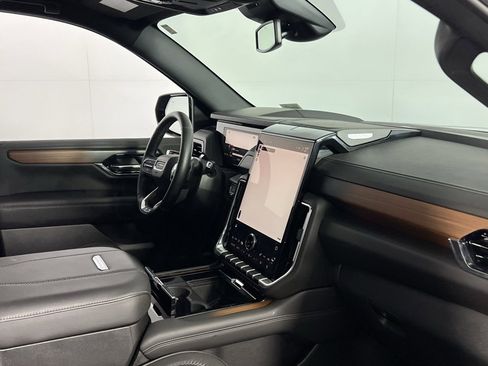 Used 2025 GMC Yukon XL Denali image 35