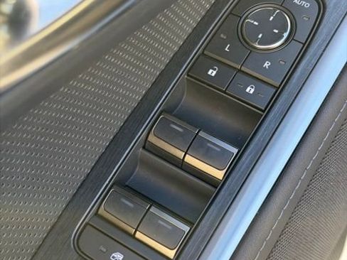 Used 2024 Lexus GX 550 AWD/4WD image 11