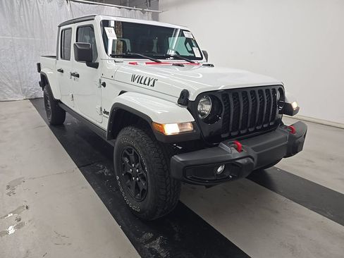 Used 2022 Jeep Gladiator Sport AWD/4WD image 3