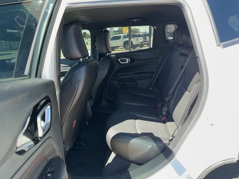 Used 2025 Jeep Compass Trailhawk w/ Trailhawk Elite Group AWD/4WD image 19