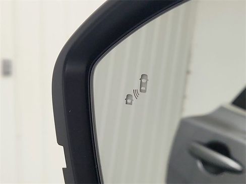 Used 2024 Nissan Pathfinder SV image 21