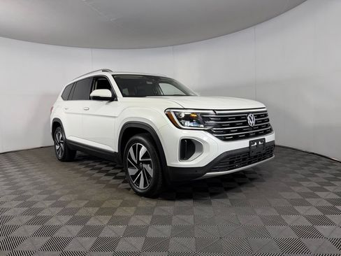 Used 2025 Volkswagen Atlas SEL AWD/4WD image 3