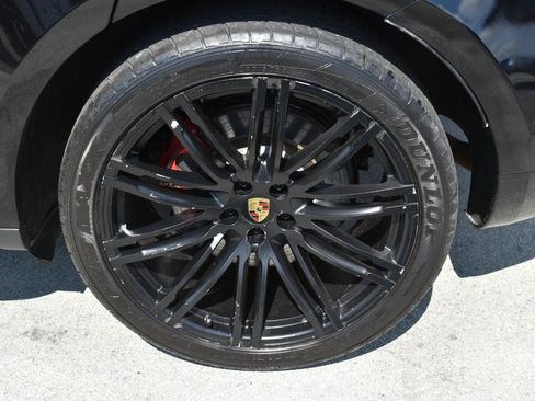 Used 2016 Porsche Macan Turbo AWD/4WD image 31