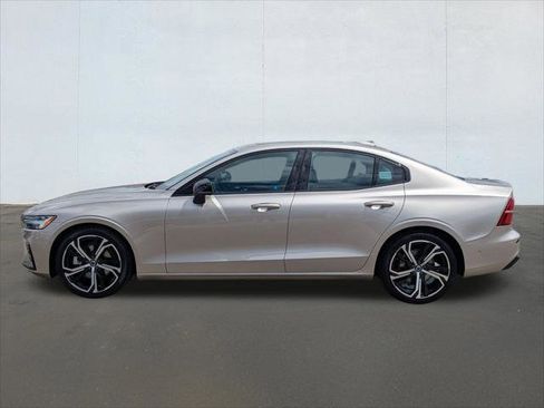 Used 2024 Volvo S60 B5 Plus w/ Climate Package FWD image 2