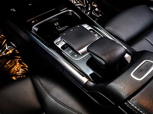 Used 2020 Mercedes-Benz GLB 250 GLB 250 SUV image 6