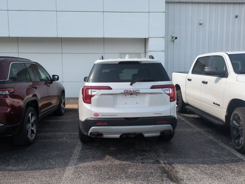 Used 2023 GMC Acadia SLT w/ Technology Package AWD/4WD image 5