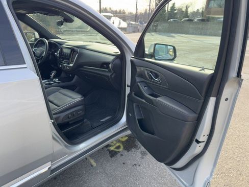 Certified 2022 Chevrolet Traverse Premier w/ LPO, Floor Liner Package image 15