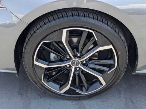 Used 2025 Nissan Altima 2.5 SR FWD image 14