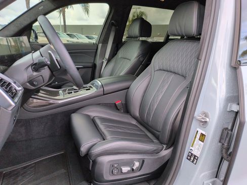 Used 2025 BMW X7 M60i AWD/4WD image 16