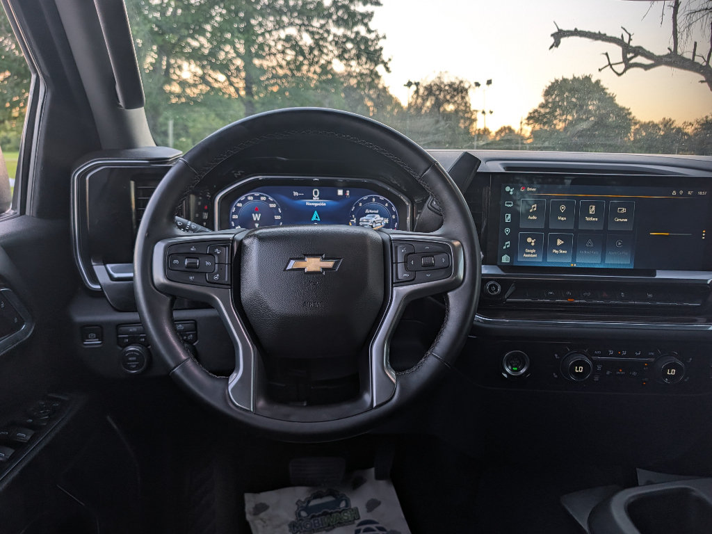 Used 2023 Chevrolet Silverado 1500 LT AWD/4WD image 27