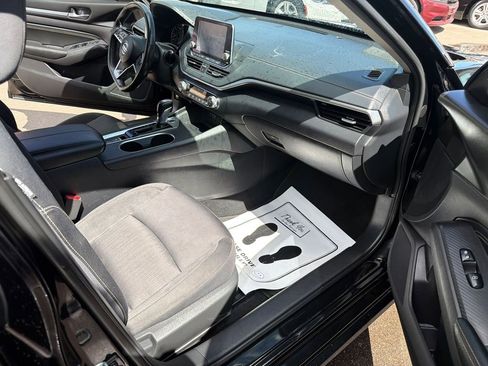 Used 2019 Nissan Altima 2.5 SV image 15