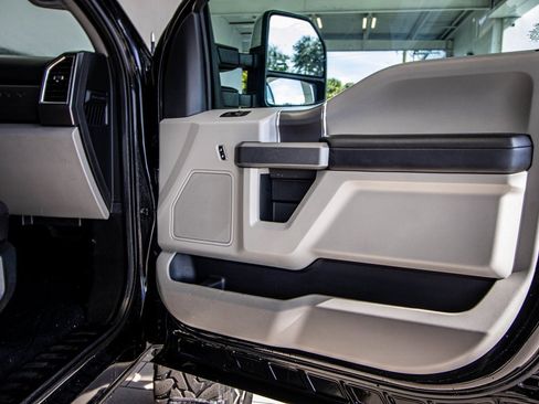 Used 2017 Ford F250 XLT w/ XLT Premium Package image 36