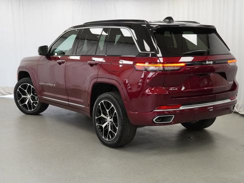Certified 2025 Jeep Grand Cherokee Summit AWD/4WD image 13