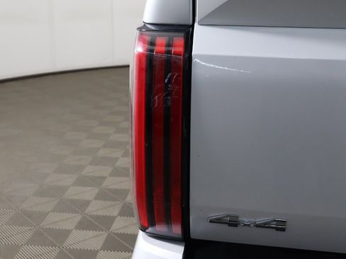 Used 2025 Toyota Tundra Limited AWD/4WD image 16