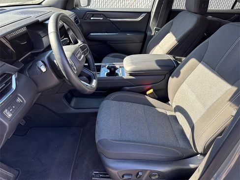 Used 2025 GMC Acadia Elevation image 8