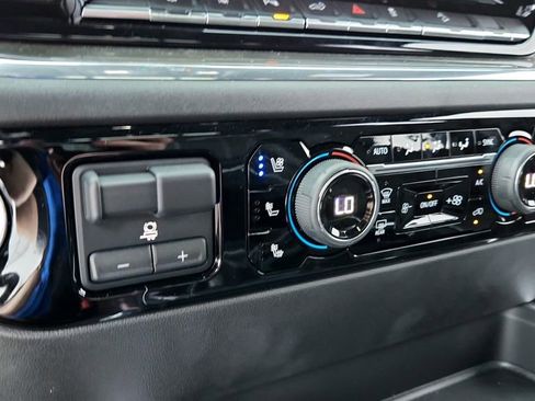 Used 2024 Chevrolet Silverado 2500 High Country w/ Technology Package AWD/4WD image 30