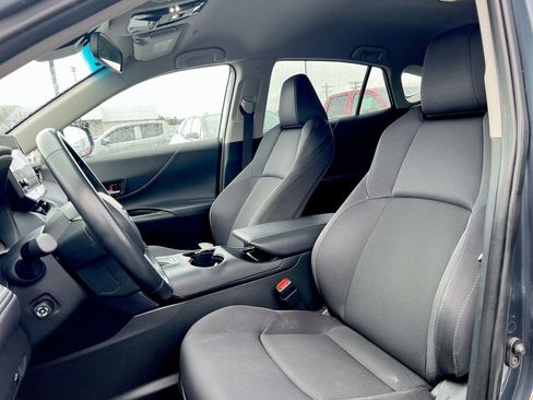 Used 2024 Toyota Venza LE image 17