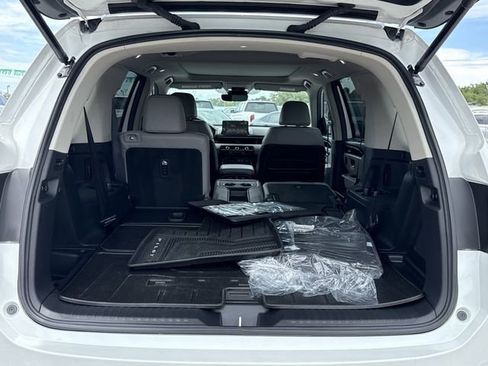 New 2025 Honda Pilot Touring image 17